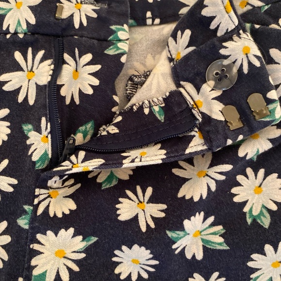 12 Old Navy Pixie Ankle Capri Pants Navy/White Daisy Print - Picture 3 of 6